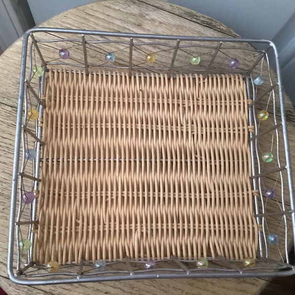 Beautiful Iridescent beaded basket - Picture 3 of 8